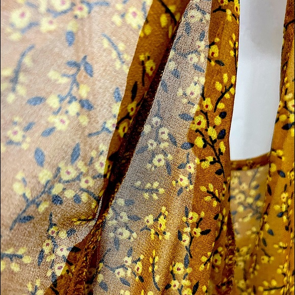 Sleeveless kimono size small. Airy and light with long length. Perfect for fall! - Picture 3 of 6